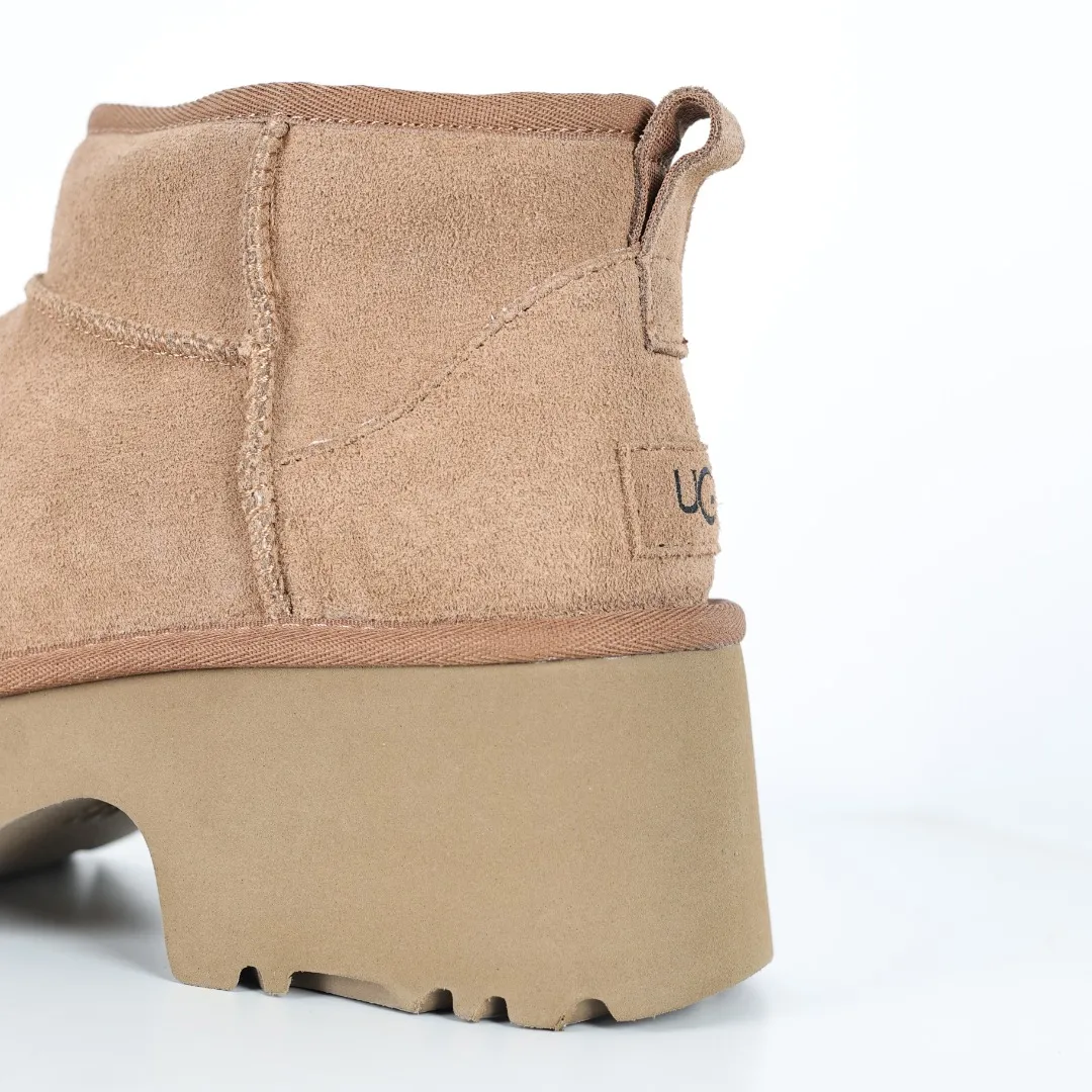 Pick up locally 💰600 Core recommended good price It is a very suitable choice for keeping warm in winter and at home. In the new year, uug has launched a series of styles, which are partial to the preferences of young consumers and have also moved to the forefront of fashion trends. Shoe body material Water-repellent coated suede upper 17mm UGGPURE™ implanted wool insole Lightweight non-slip comfortable rubber outsole With brand LOGO trademark Comes with a full set of packaging Size: 35 36 37 38 39 40